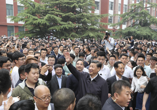 习近平到中国政法大学考察